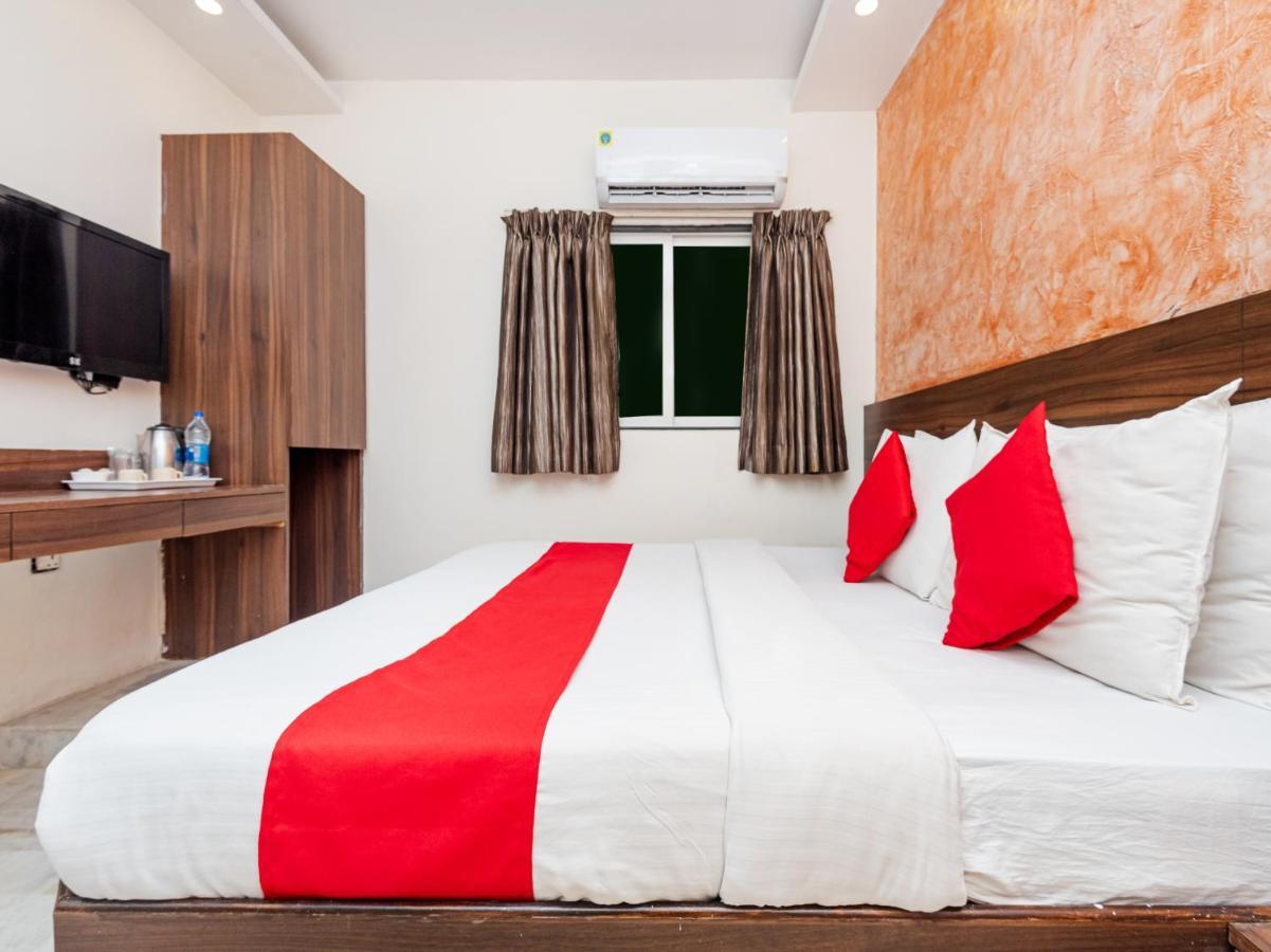 Hotel Balwas 苏拉特 外观 照片