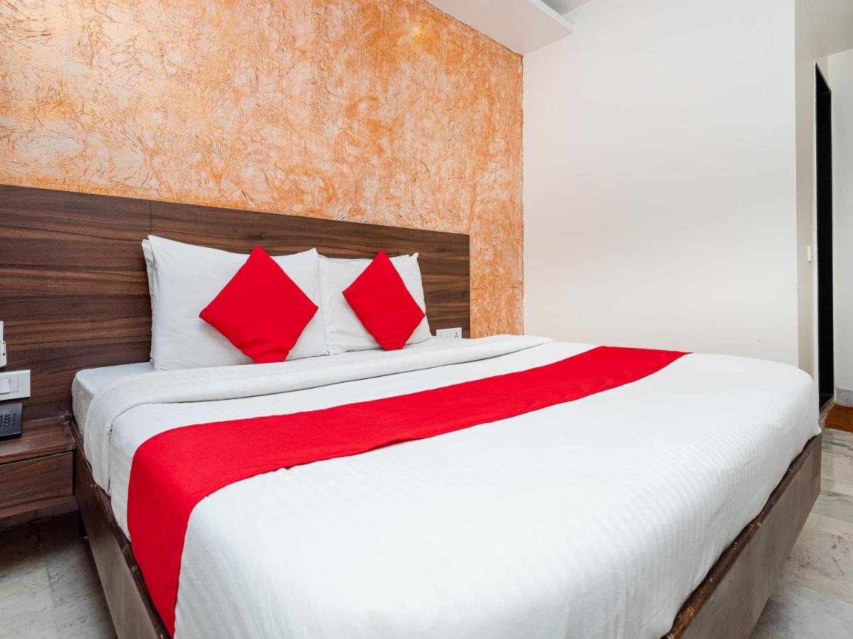 Hotel Balwas 苏拉特 外观 照片