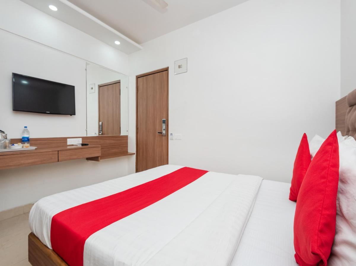 Hotel Balwas 苏拉特 外观 照片