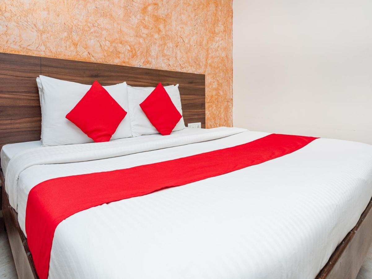 Hotel Balwas 苏拉特 外观 照片