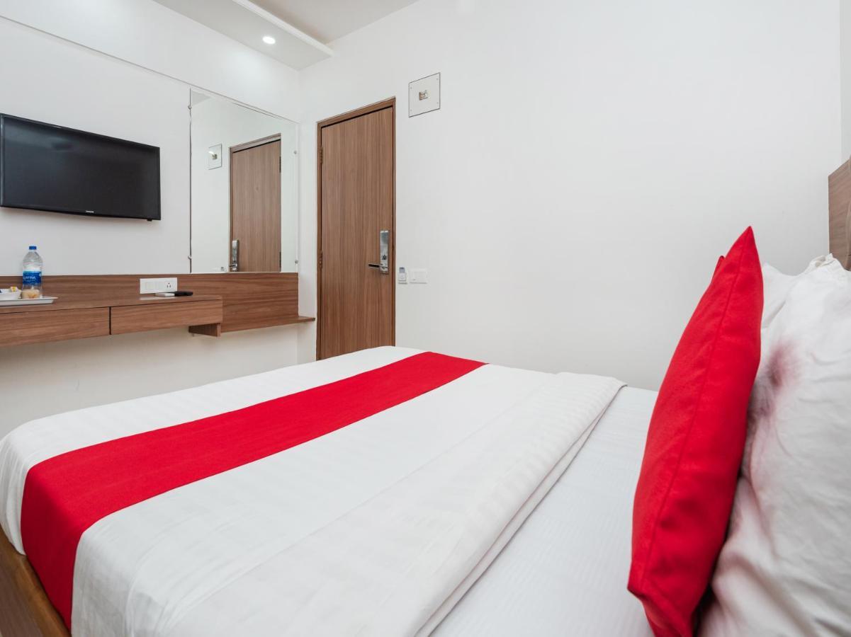 Hotel Balwas 苏拉特 外观 照片