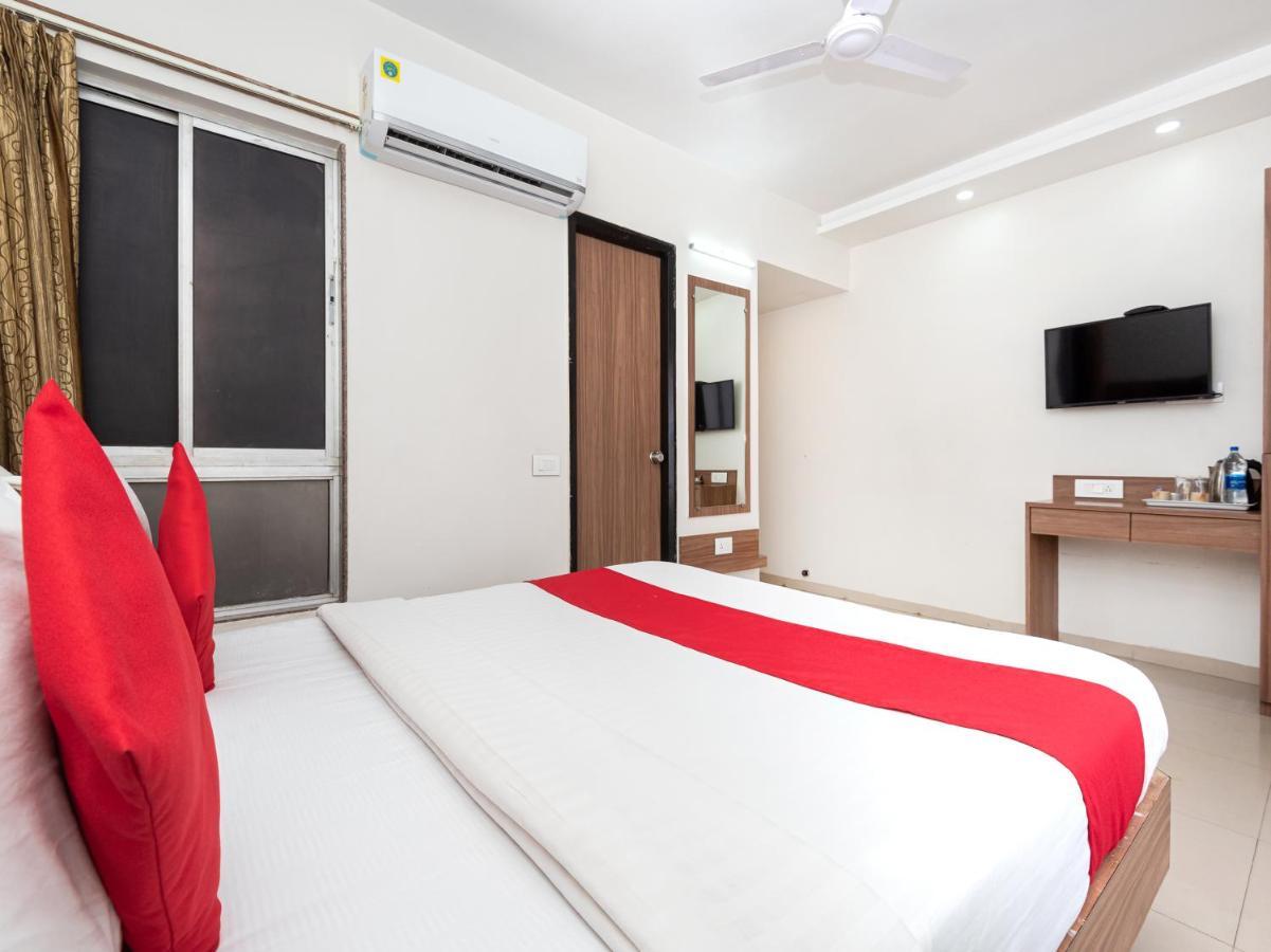 Hotel Balwas 苏拉特 外观 照片