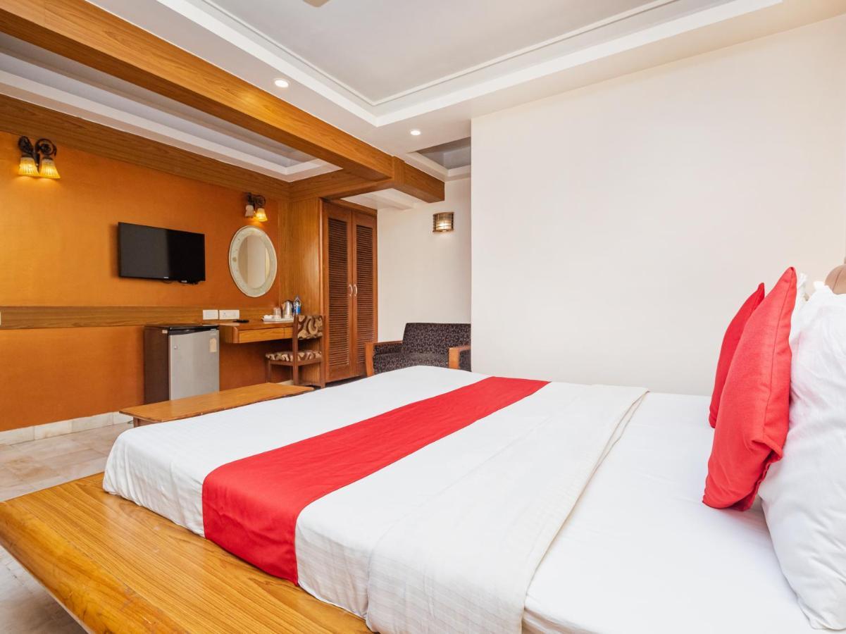Hotel Balwas 苏拉特 外观 照片