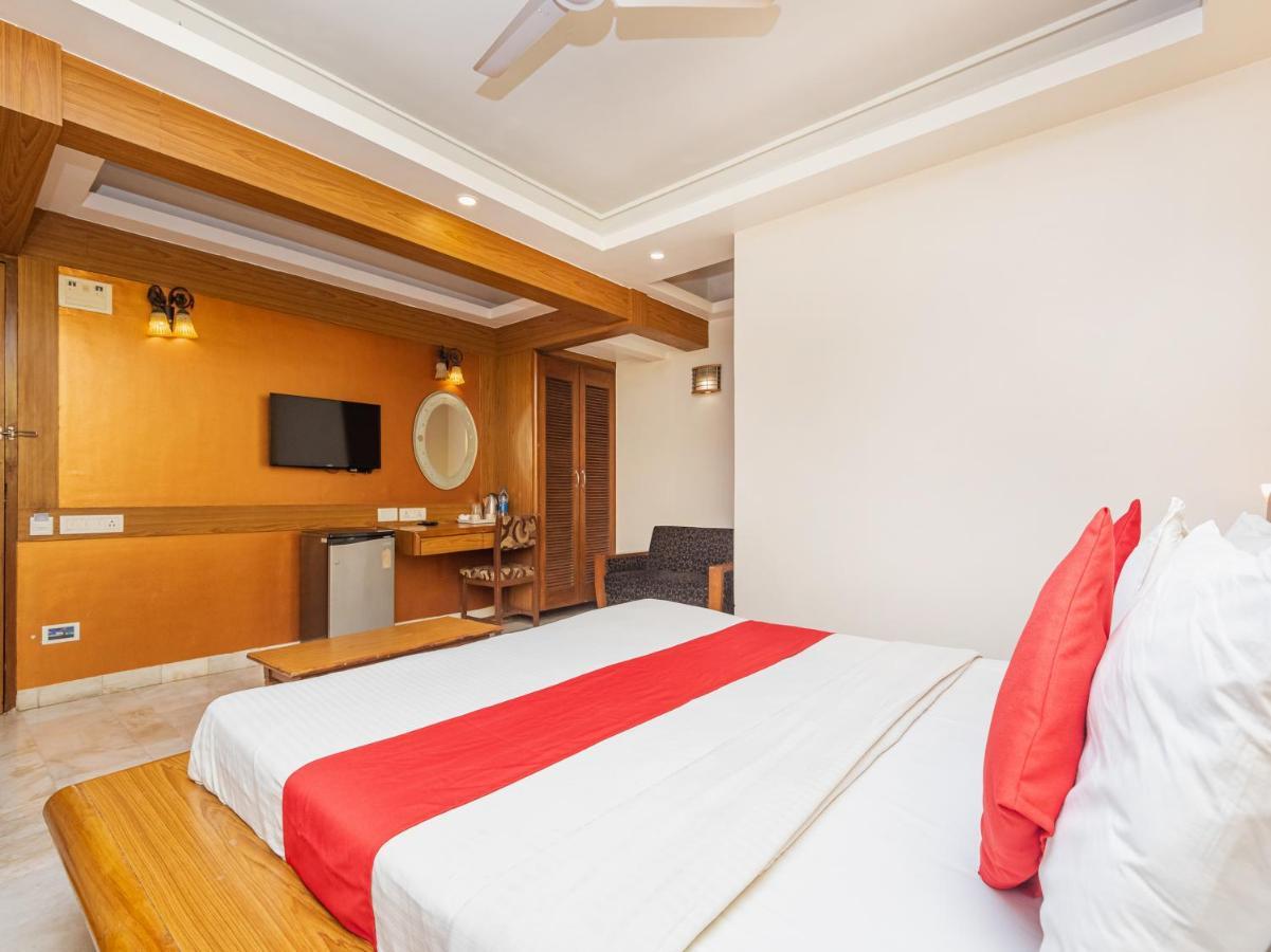 Hotel Balwas 苏拉特 外观 照片