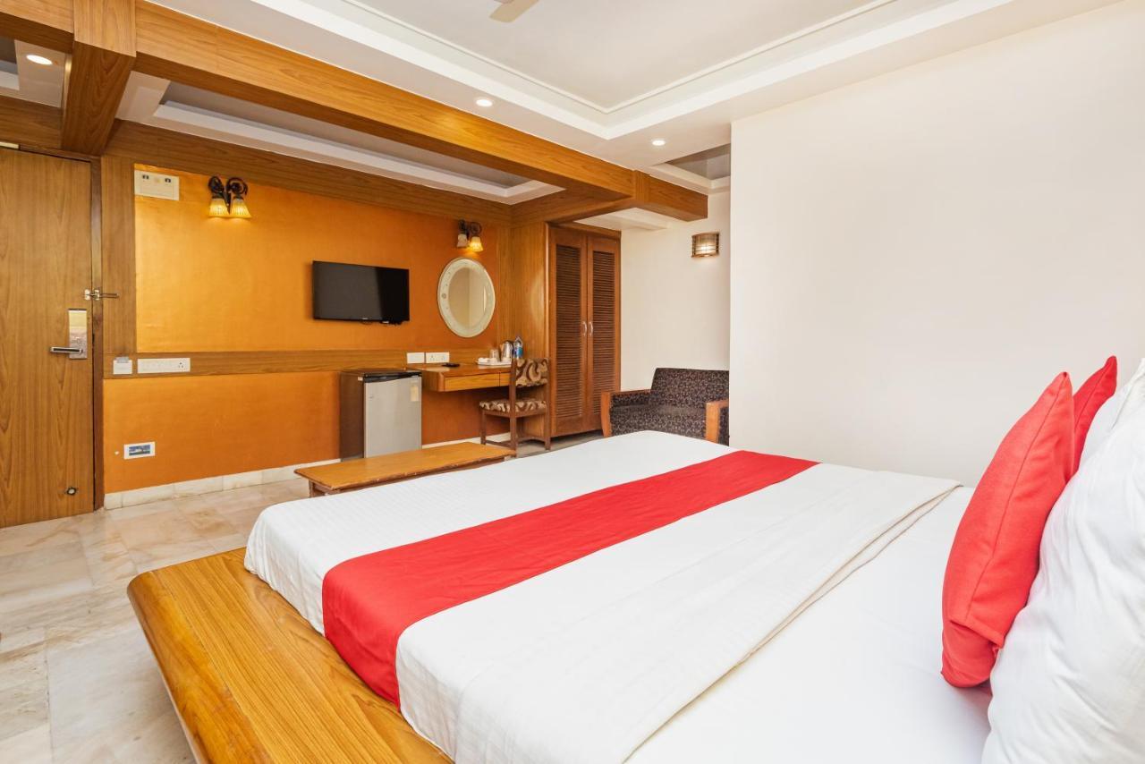Hotel Balwas 苏拉特 外观 照片