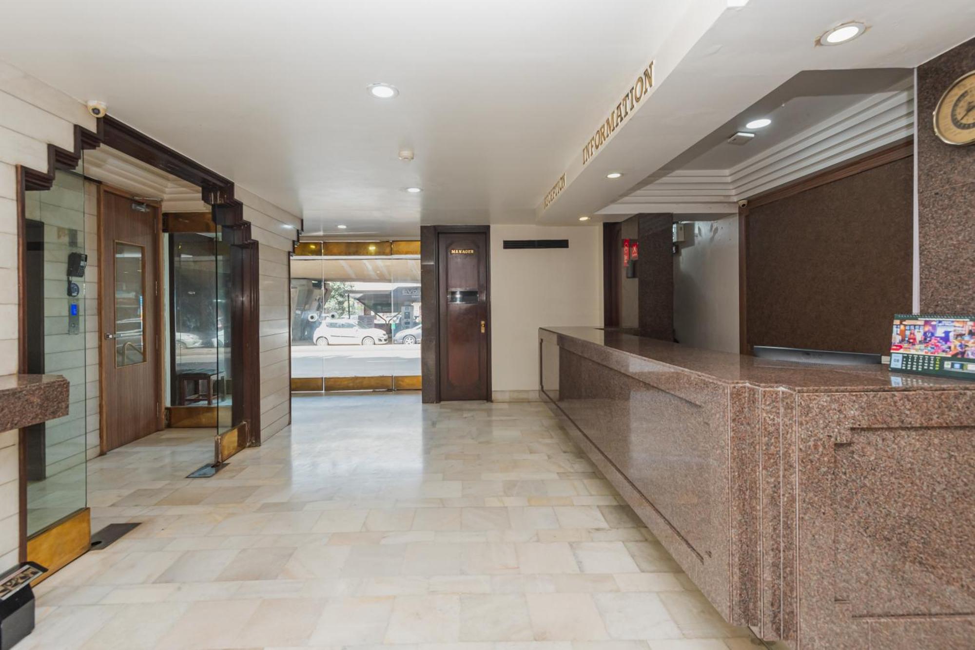 Hotel Balwas 苏拉特 外观 照片