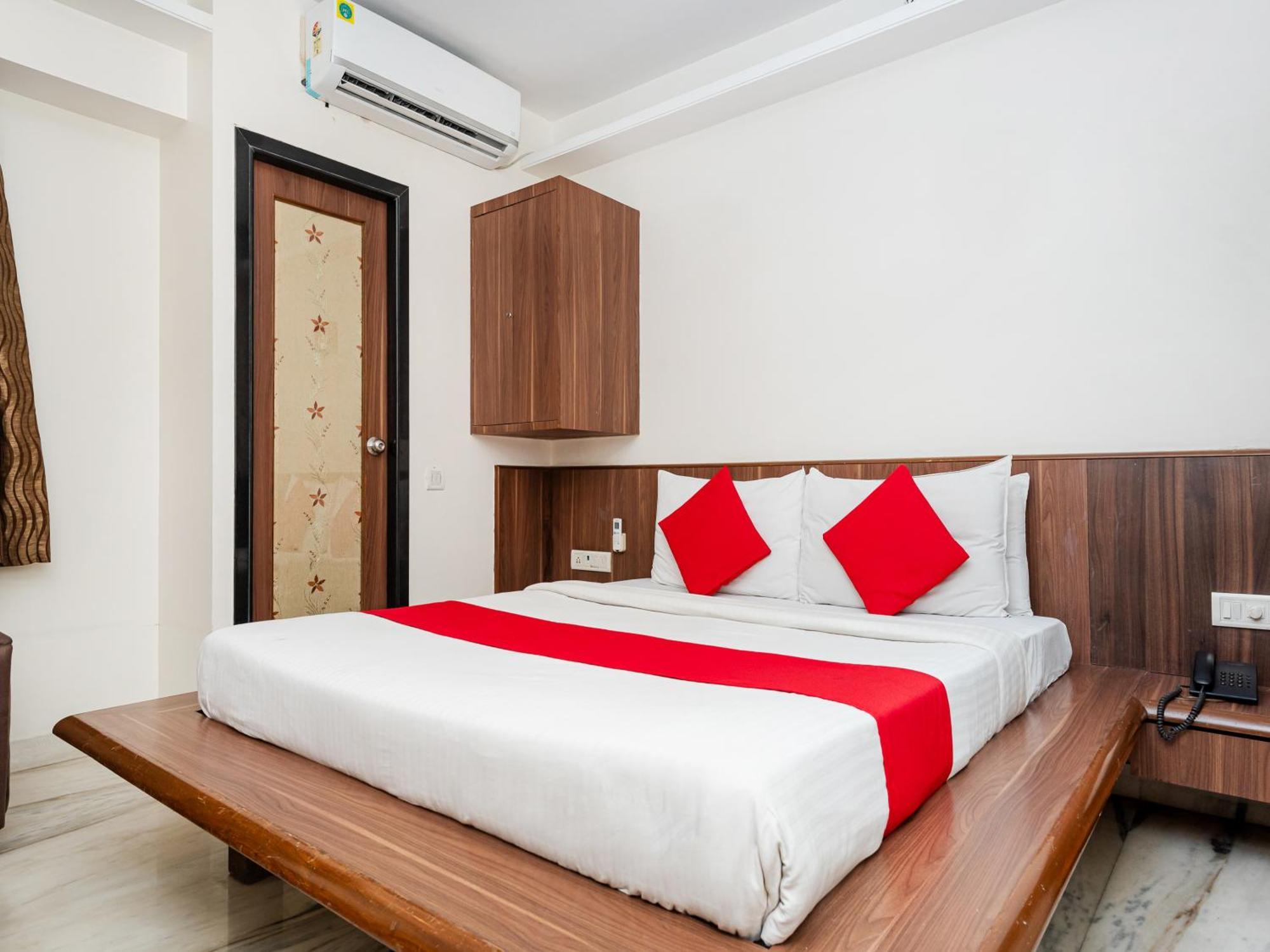 Hotel Balwas 苏拉特 外观 照片