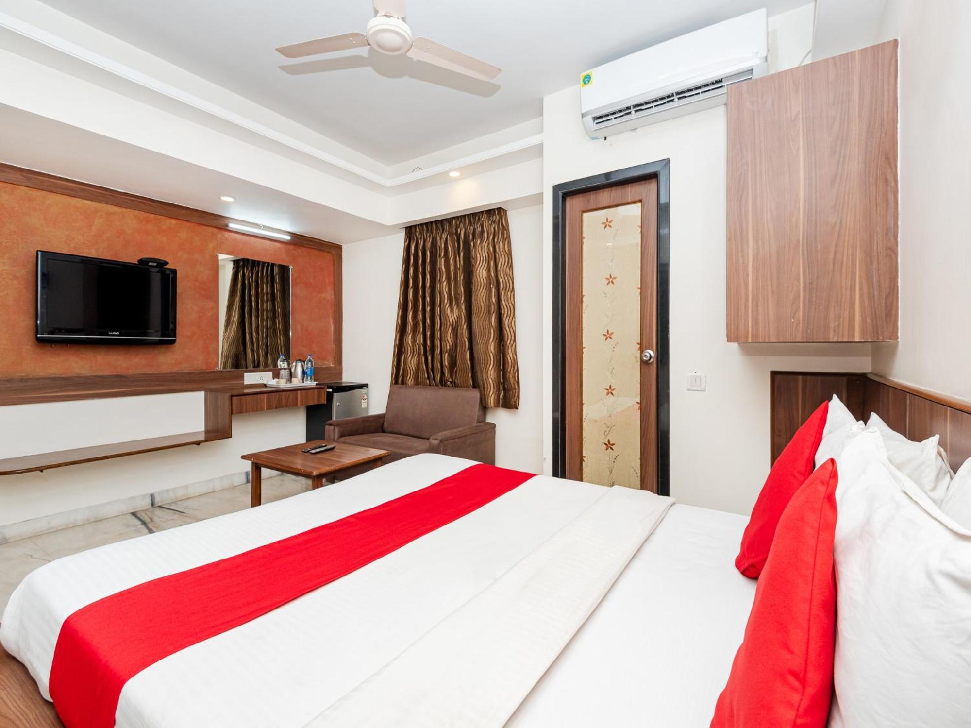Hotel Balwas 苏拉特 外观 照片