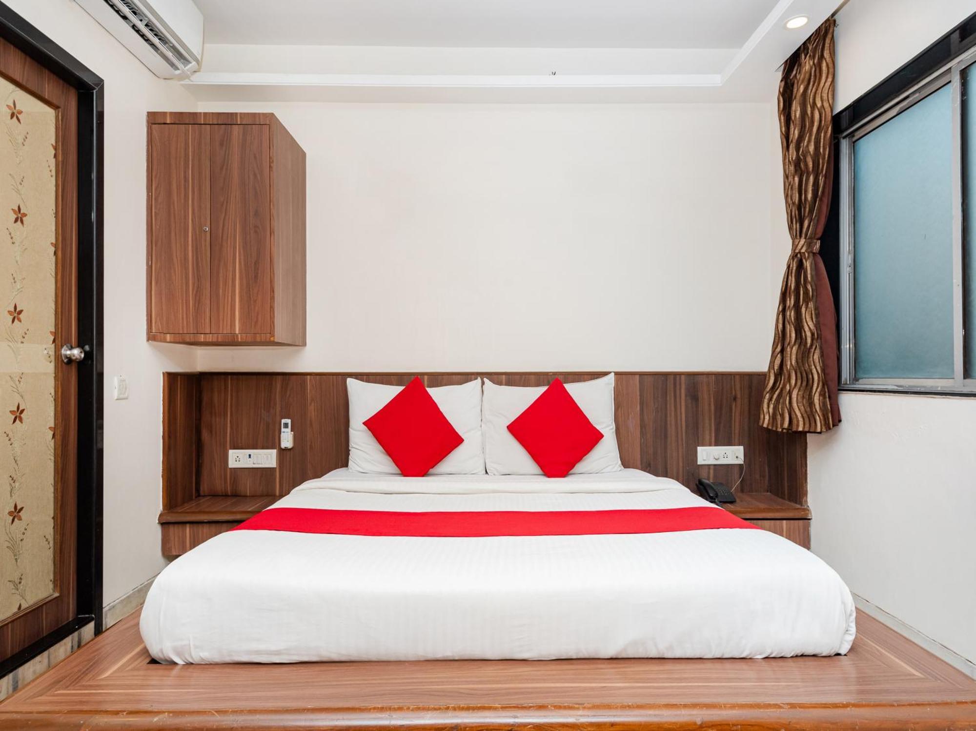 Hotel Balwas 苏拉特 外观 照片