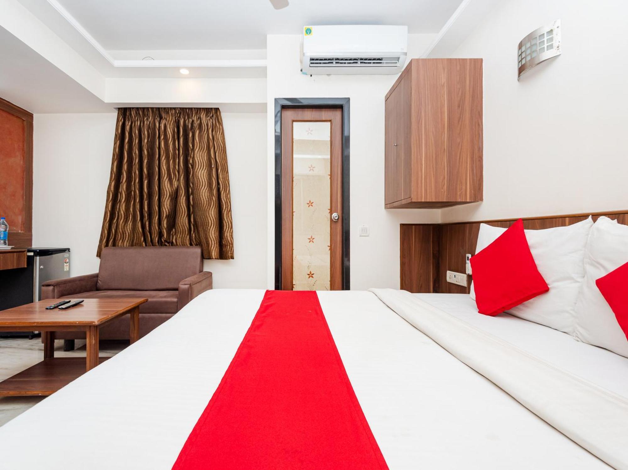 Hotel Balwas 苏拉特 外观 照片
