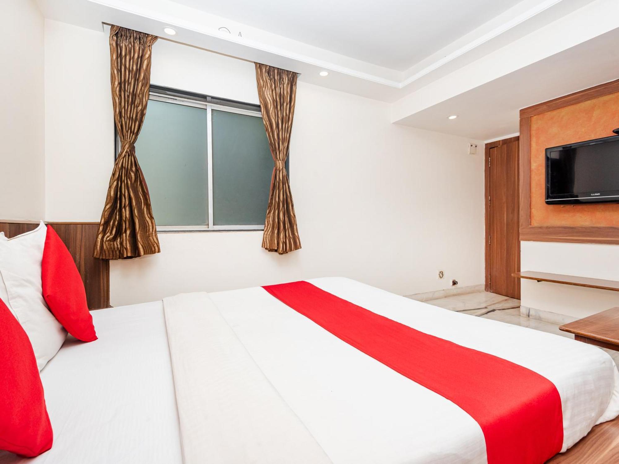 Hotel Balwas 苏拉特 外观 照片