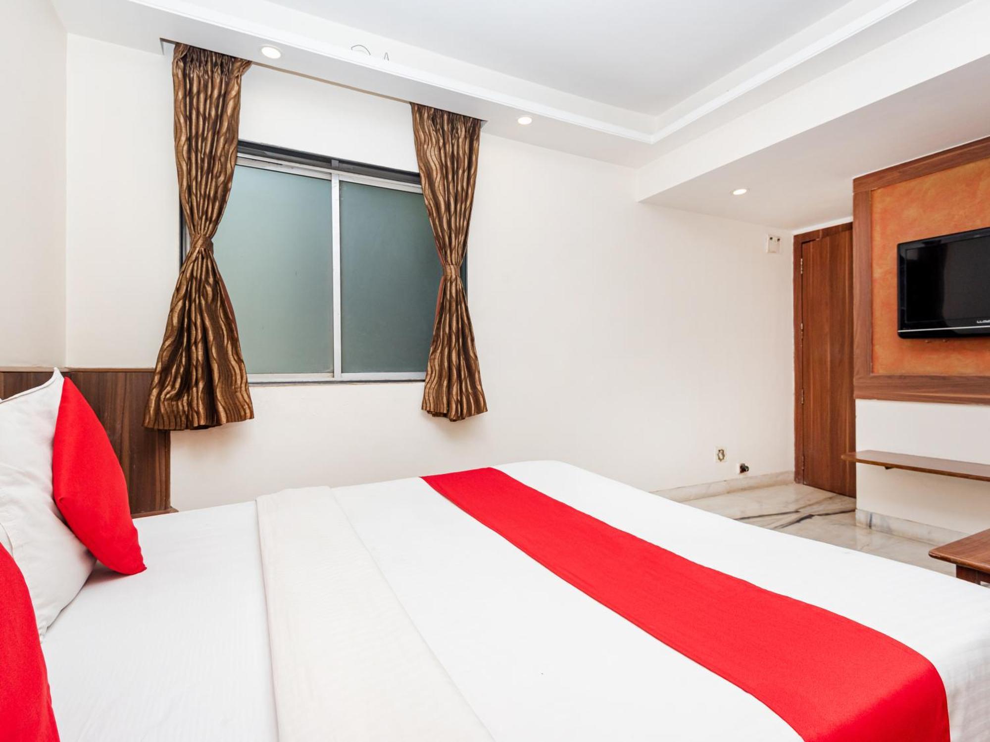 Hotel Balwas 苏拉特 外观 照片