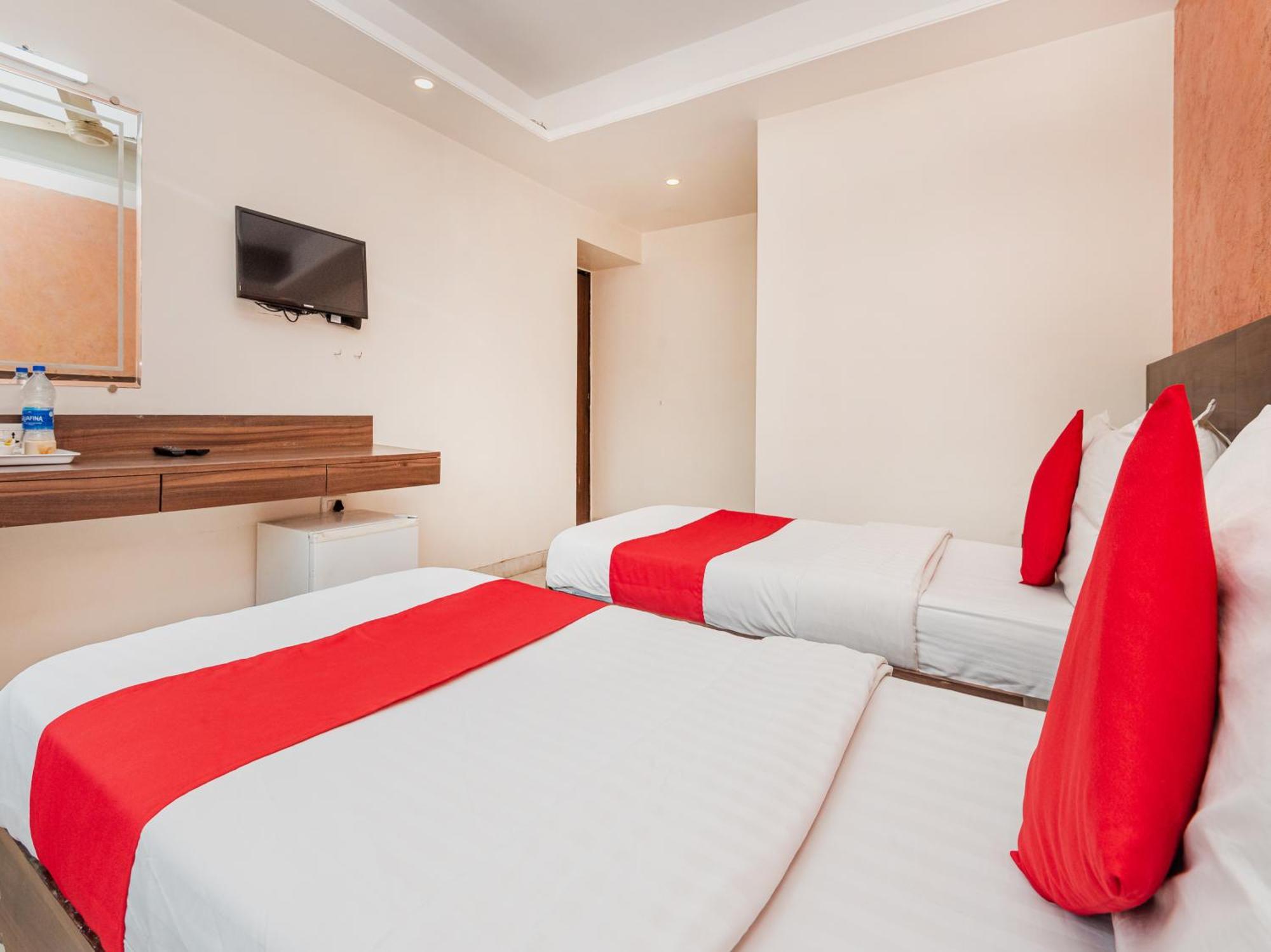 Hotel Balwas 苏拉特 外观 照片