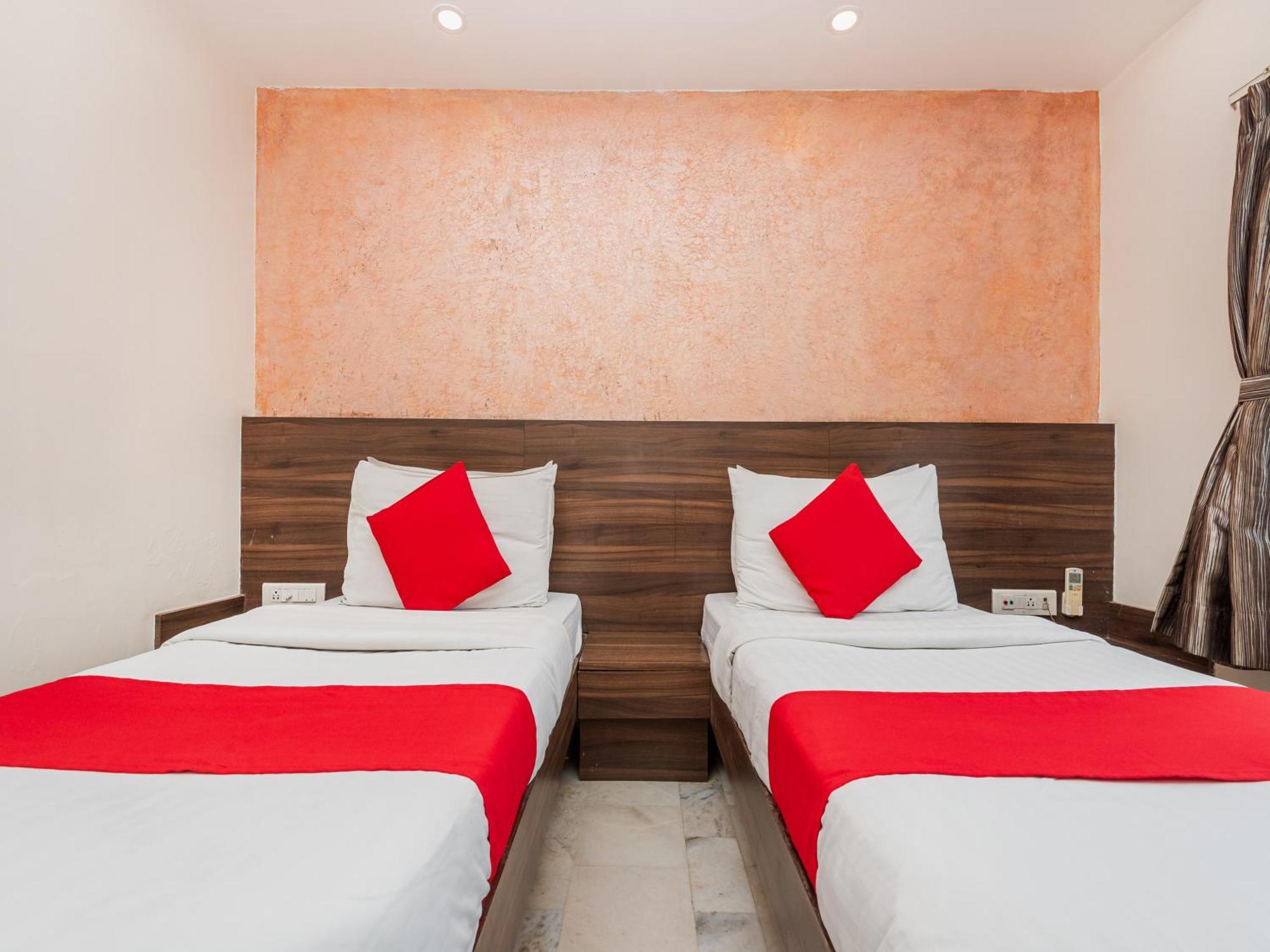 Hotel Balwas 苏拉特 外观 照片