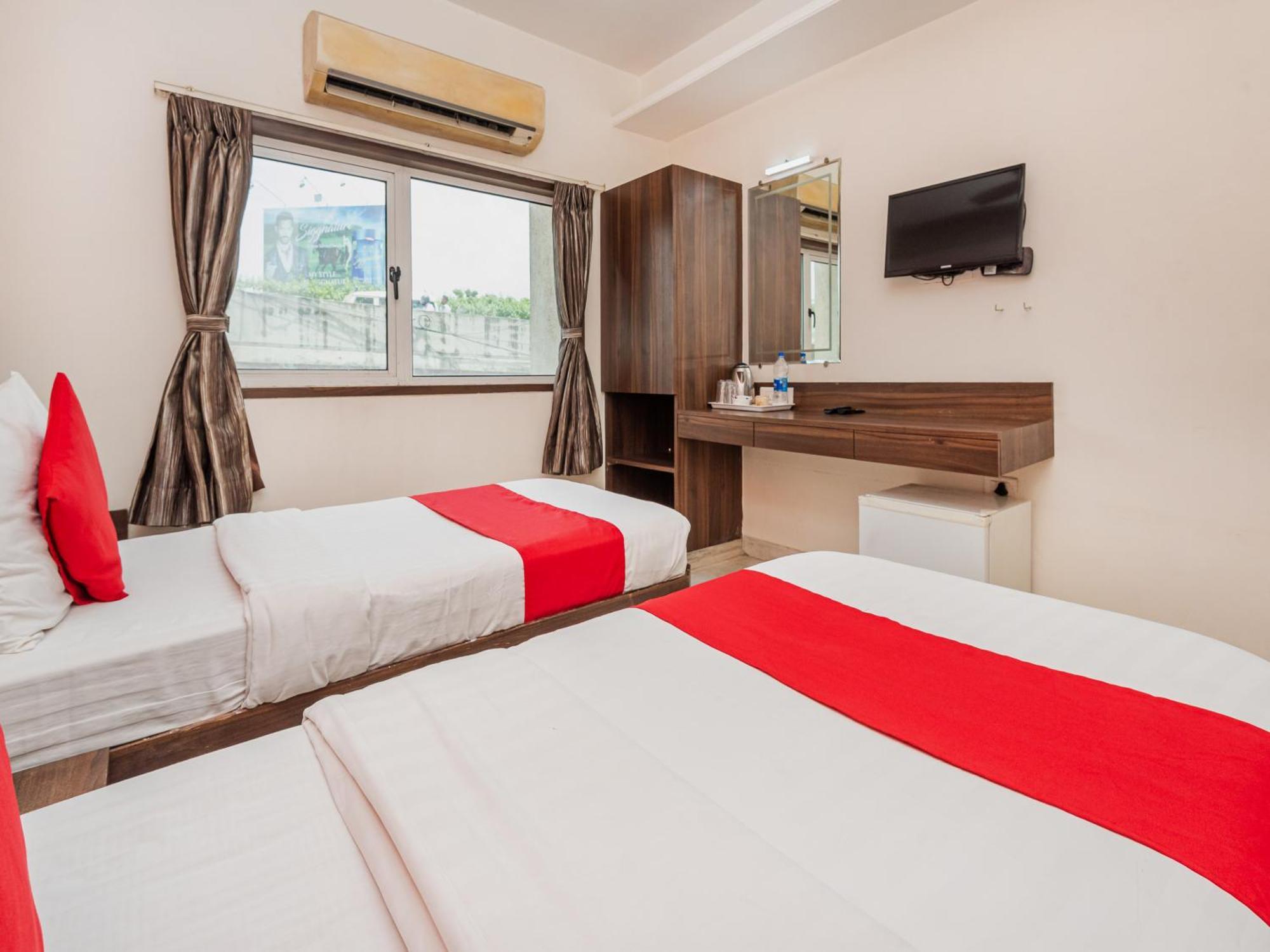 Hotel Balwas 苏拉特 外观 照片