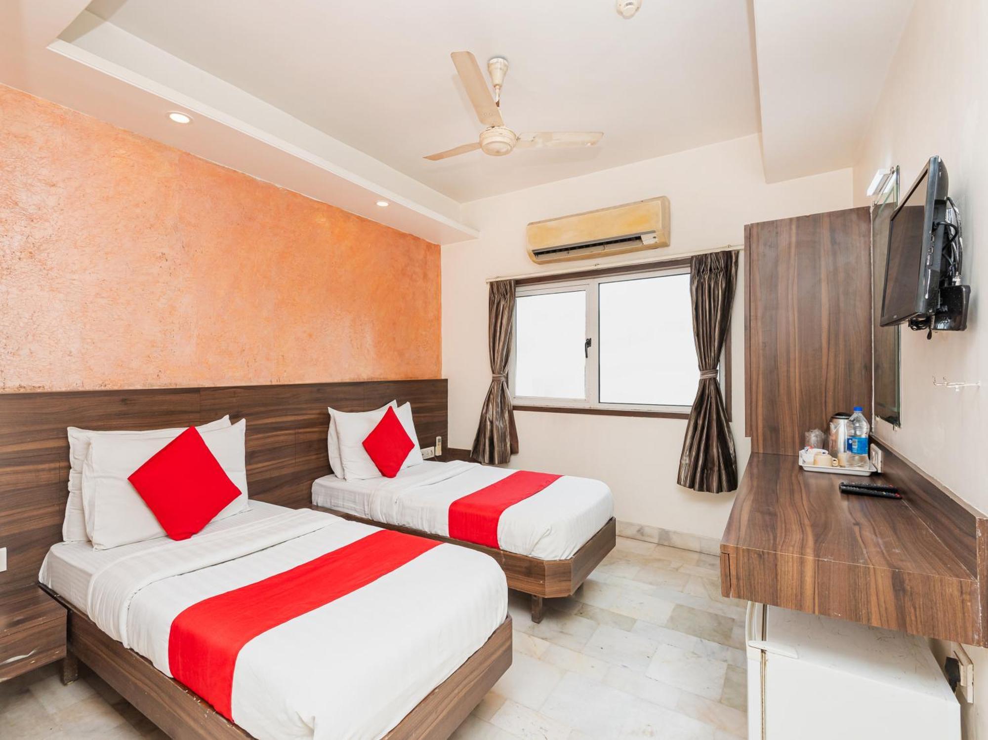Hotel Balwas 苏拉特 外观 照片