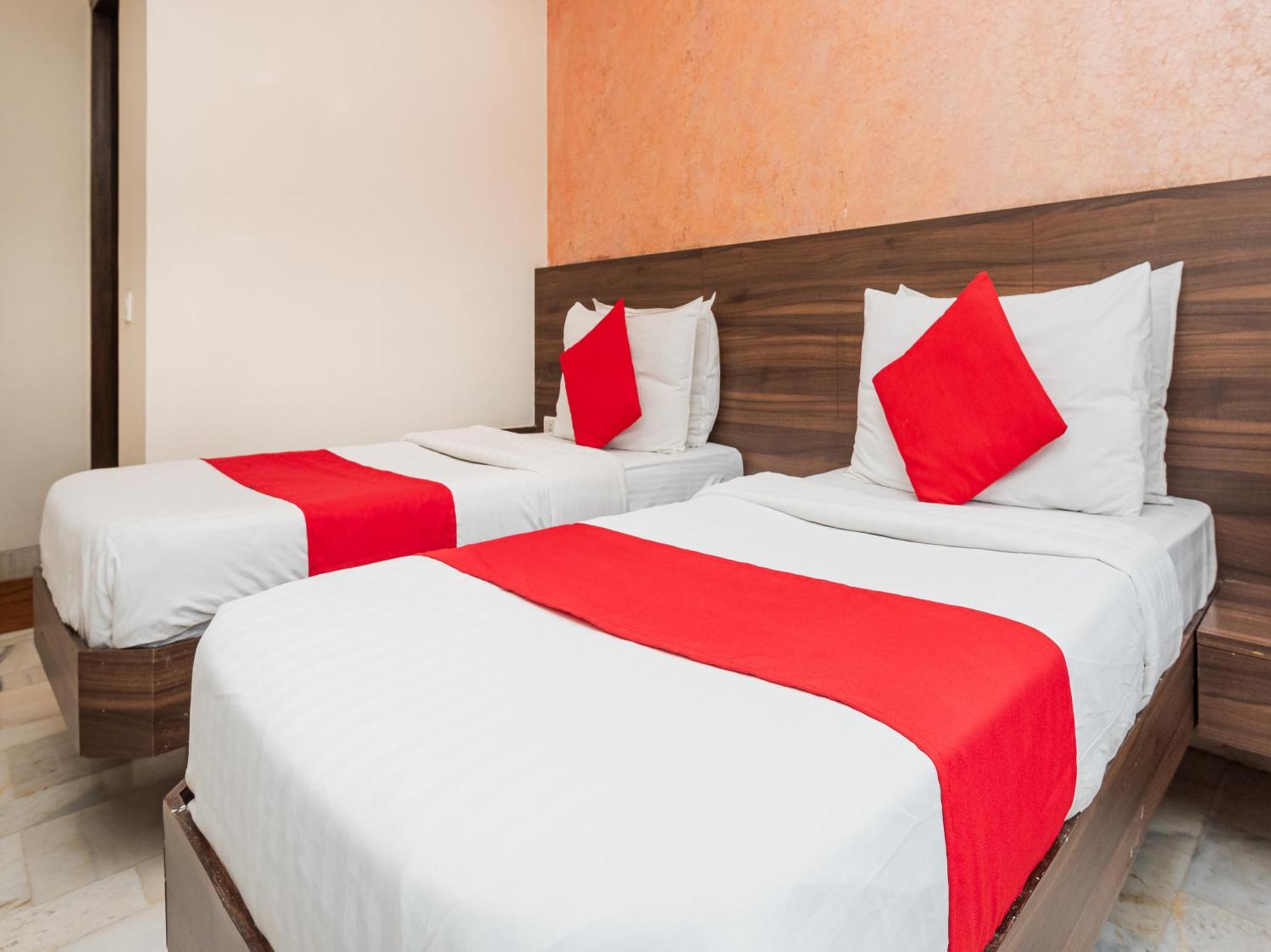 Hotel Balwas 苏拉特 外观 照片