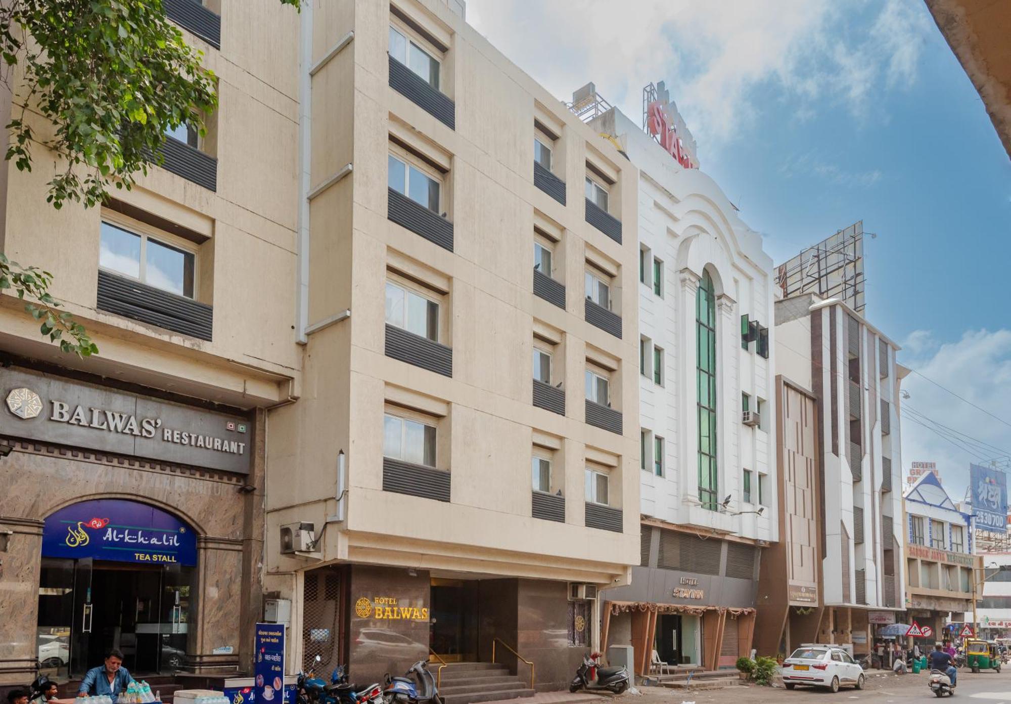 Hotel Balwas 苏拉特 外观 照片