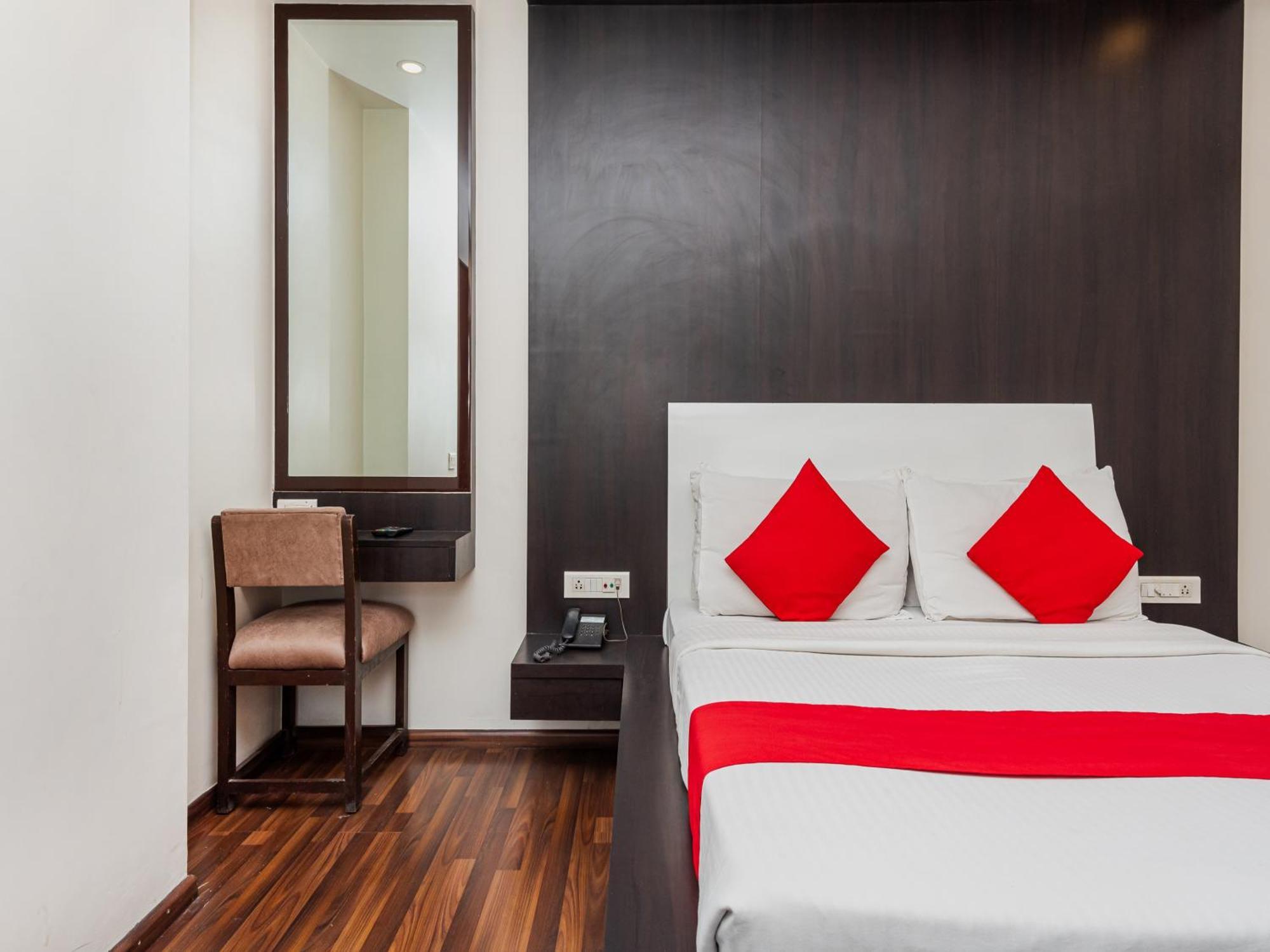 Hotel Balwas 苏拉特 外观 照片