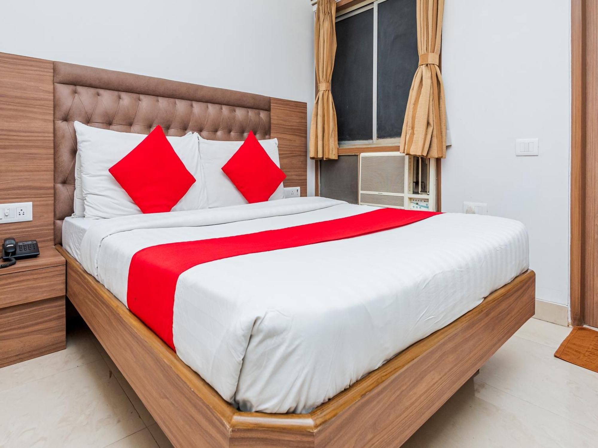 Hotel Balwas 苏拉特 外观 照片