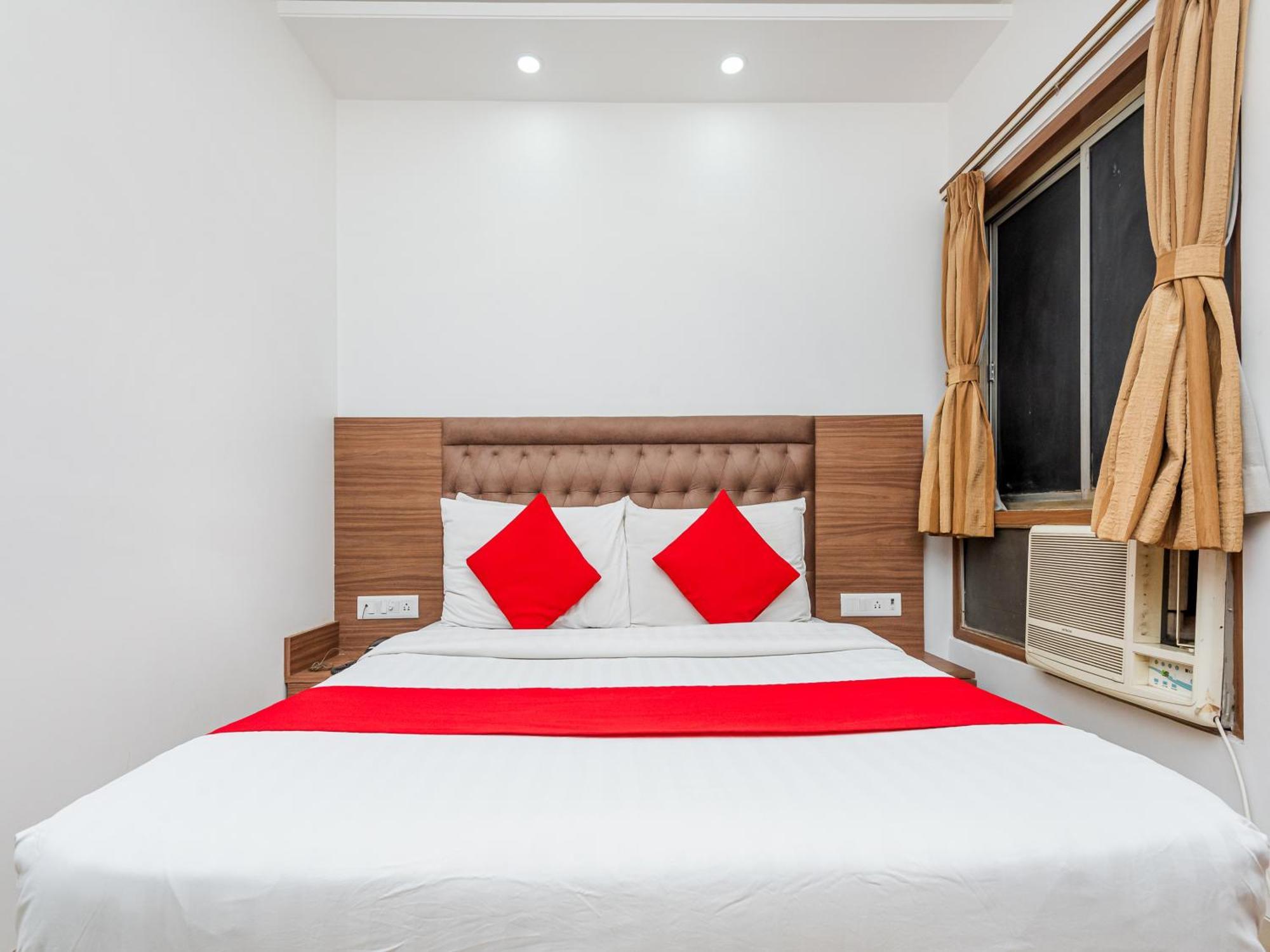 Hotel Balwas 苏拉特 外观 照片