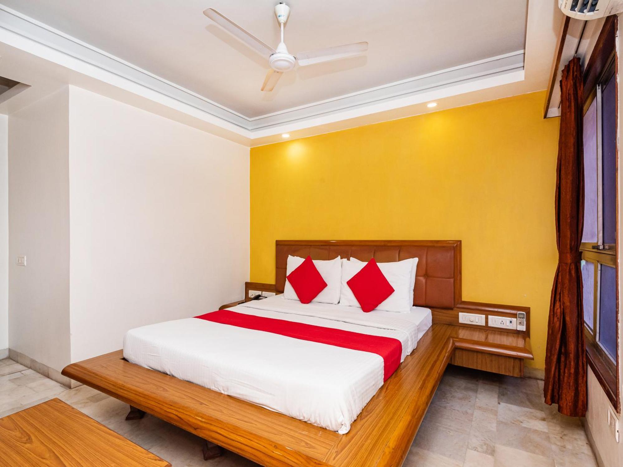 Hotel Balwas 苏拉特 外观 照片