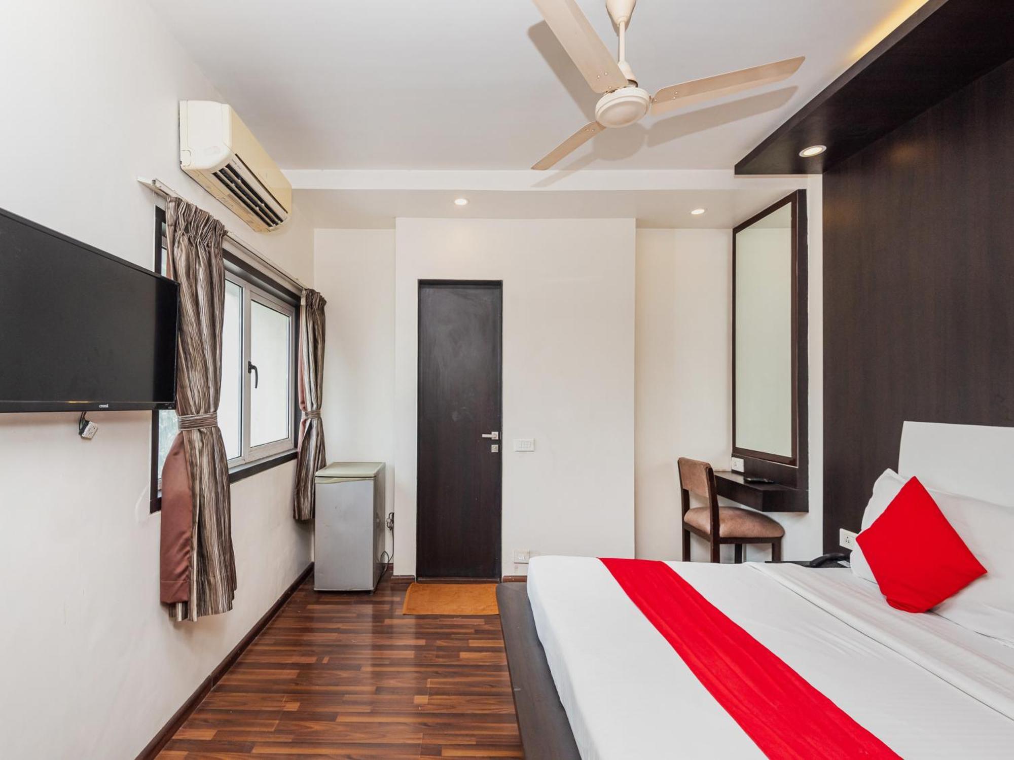 Hotel Balwas 苏拉特 外观 照片